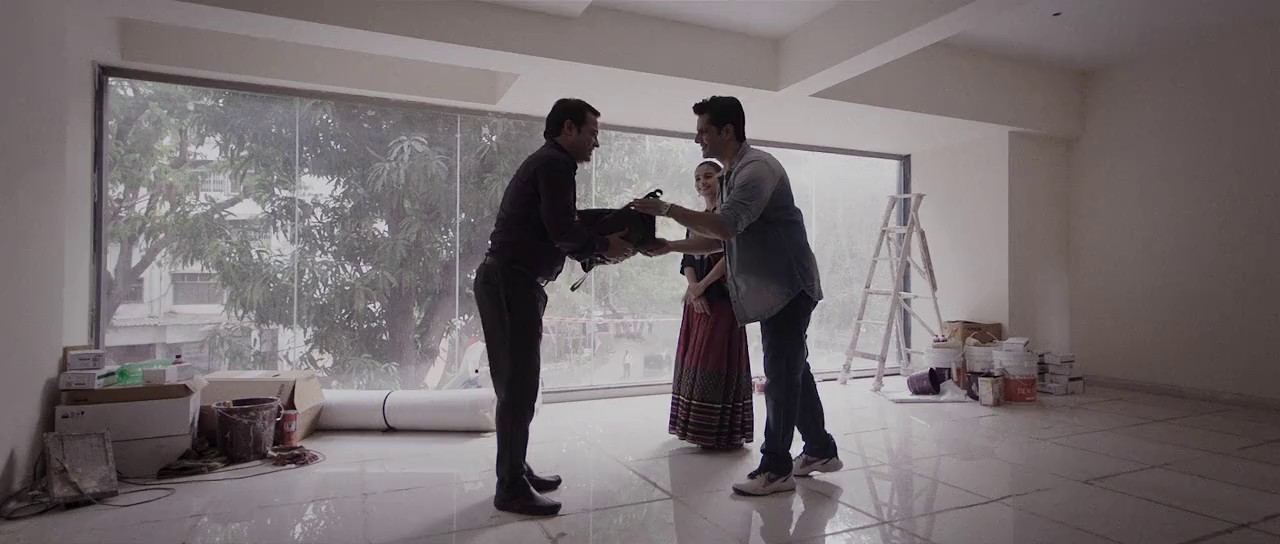 Badrinath Ki Dulhania (2017) BluRay Hindi 720p x264 AVC AAC 5.1 ESub.mkv.0000